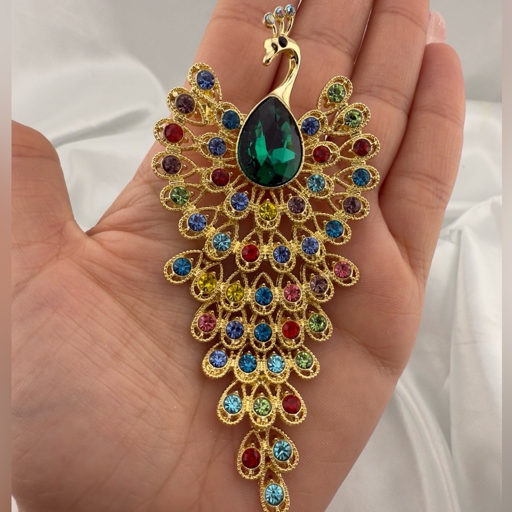 Queen Style Gold Peacock Brooch with Multicolor Gems - Picture 4 of 10